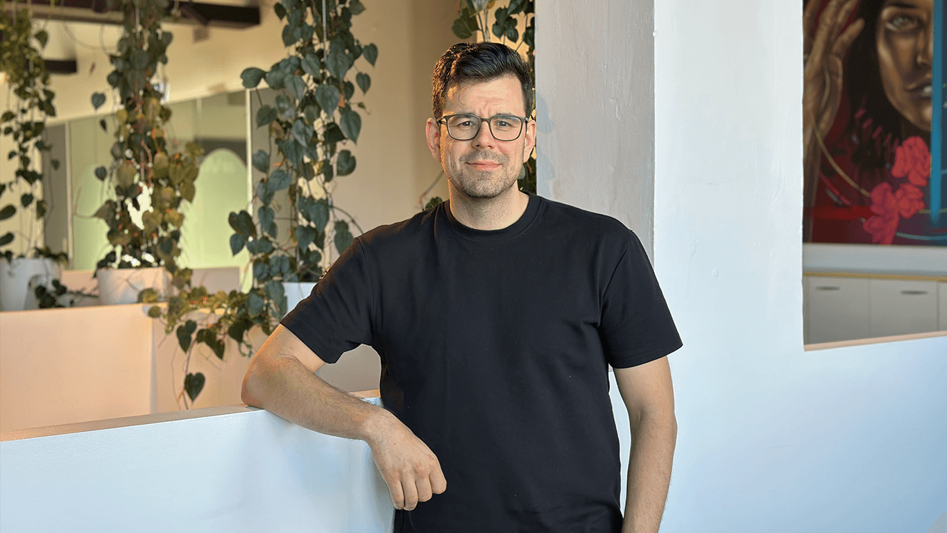 Bojan Zivic posing